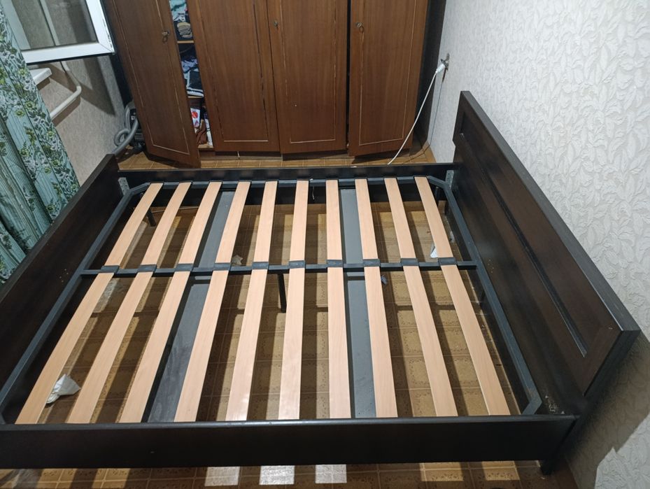Продам двухспальную кровать