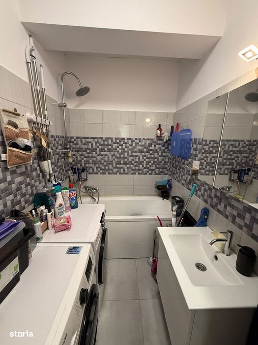 Apartament cu 3 camere semimobilat