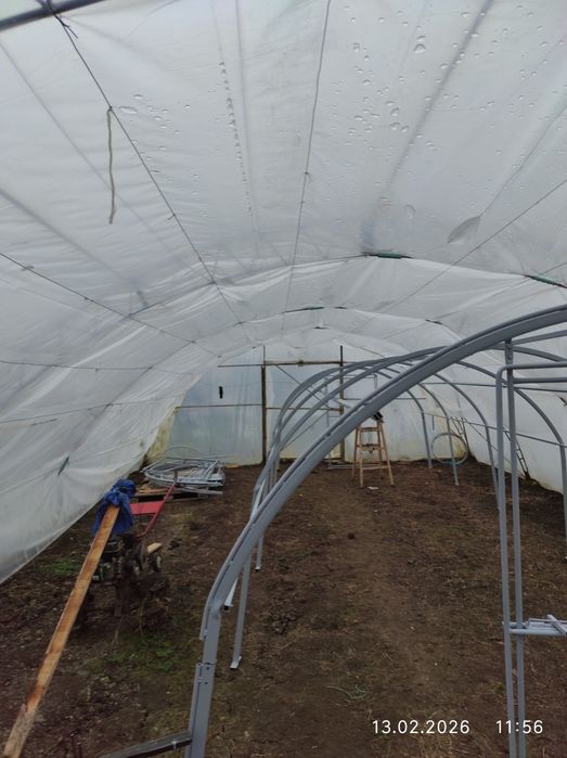 Оранжерия с размери 10х3х2.10 метра.