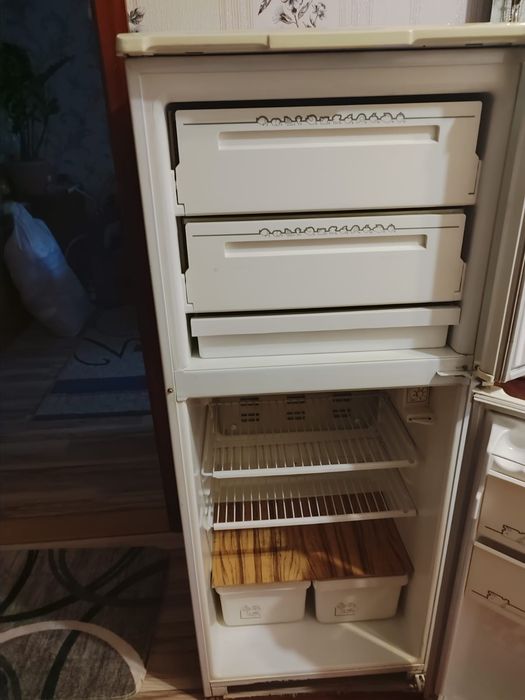 Холодильник Бирюса