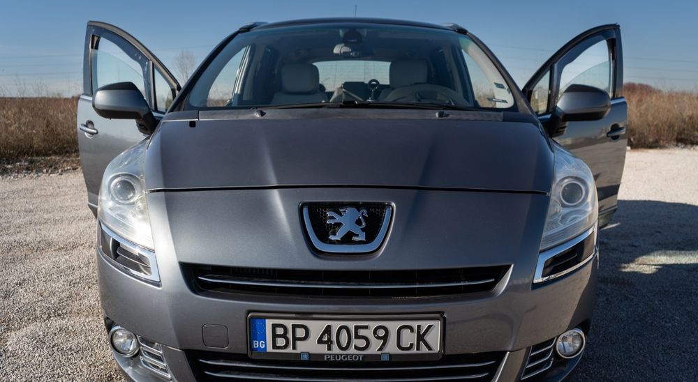 Пежо 5008 2011г 1.6 16 156к. с