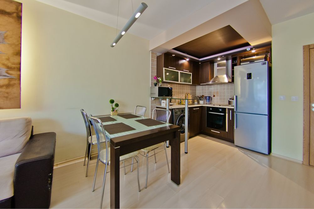 Дава се под наем Двустаен апартамент в Варна, Лятно кино Тракия - 65 кв.м за 561 € - Снимка #1