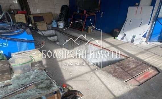 Автосервиз и къща в Самоводене