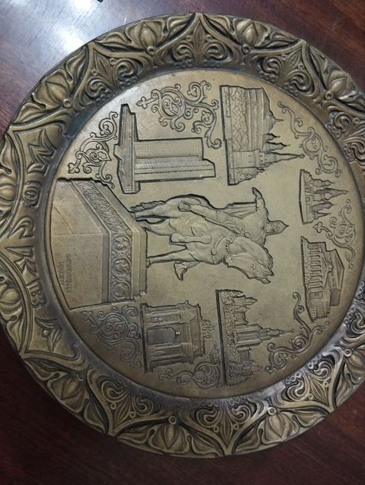 Настенное панно в виде тарелки