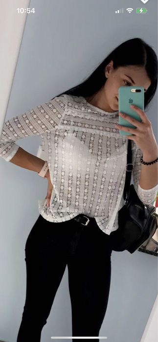 Vând bluzița din dantela