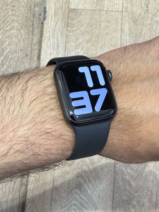 Apple Watch SE 40 мм без царапин