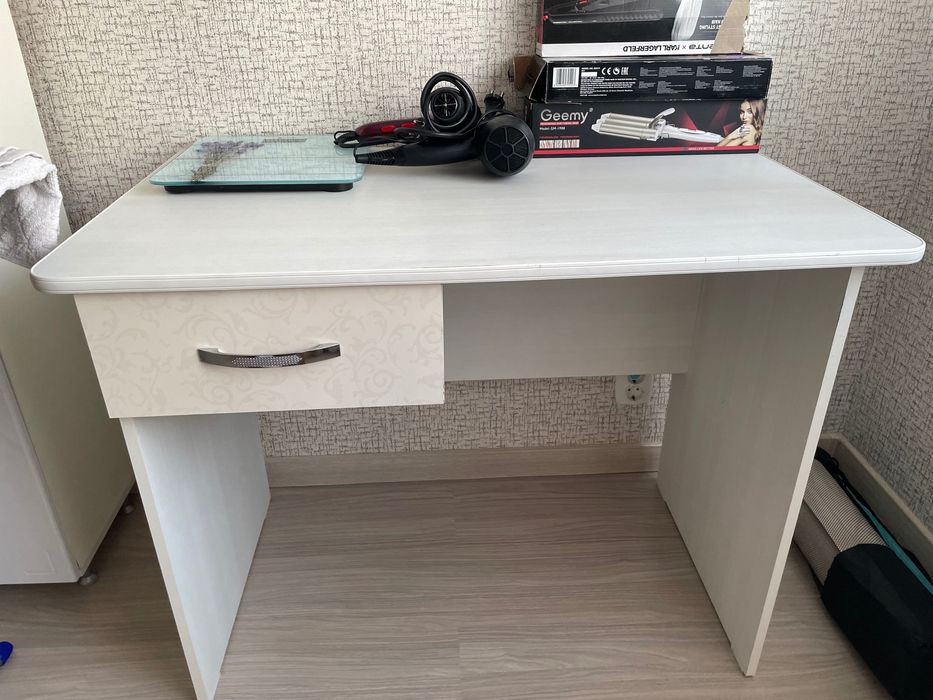 Стол с полками бу