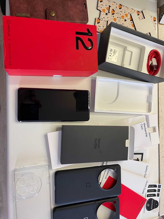 Oneplus 12. RAM 16 GB / 512 Перфектен Като Нов e-sim