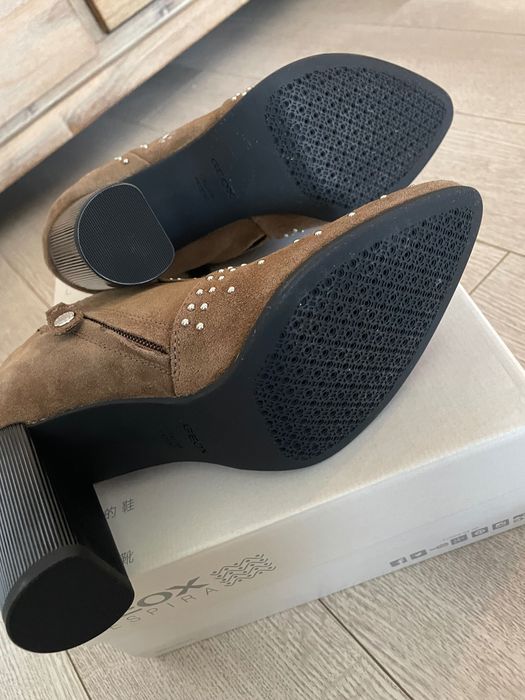 Botine Geox piele întoarsă