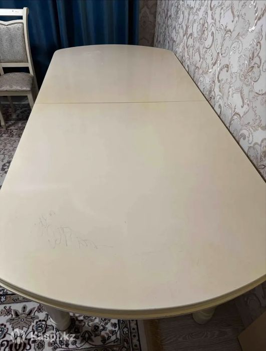 Продам стол для гостиной.