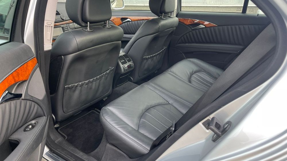 Mercedes E300 BLUETEC - Model Elegance/ Full Option
