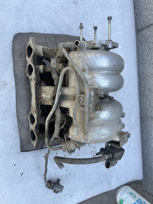 продам впускной коллектор и форсунки Нива 21214