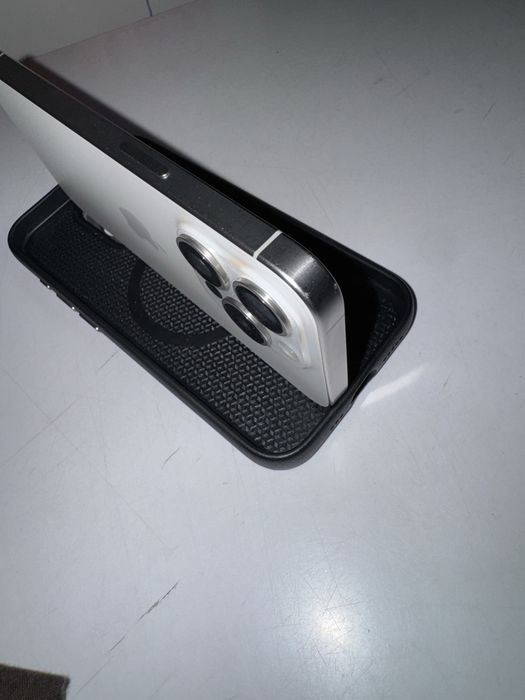 Продаю iPhone 15 Pro   (128/8)