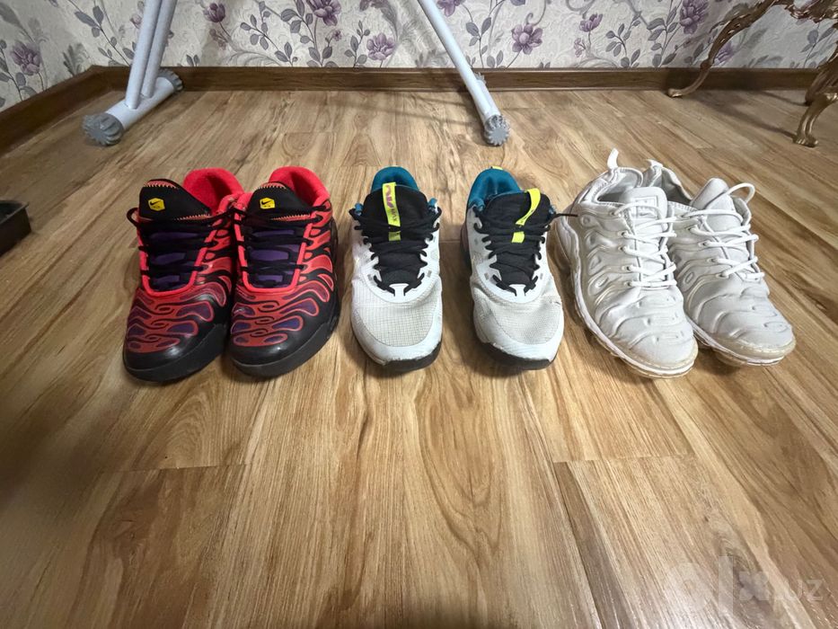 Продам оригинальные кроссовки Nike