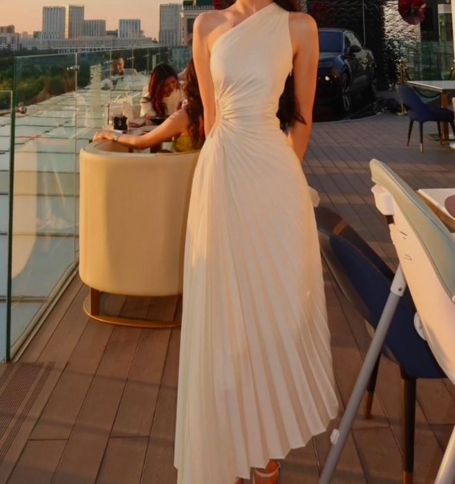 Платье цвета айвори