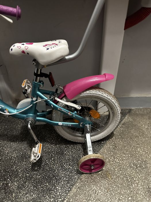 Bicicleta fetite  cu roti ajutatoare si tija de impins