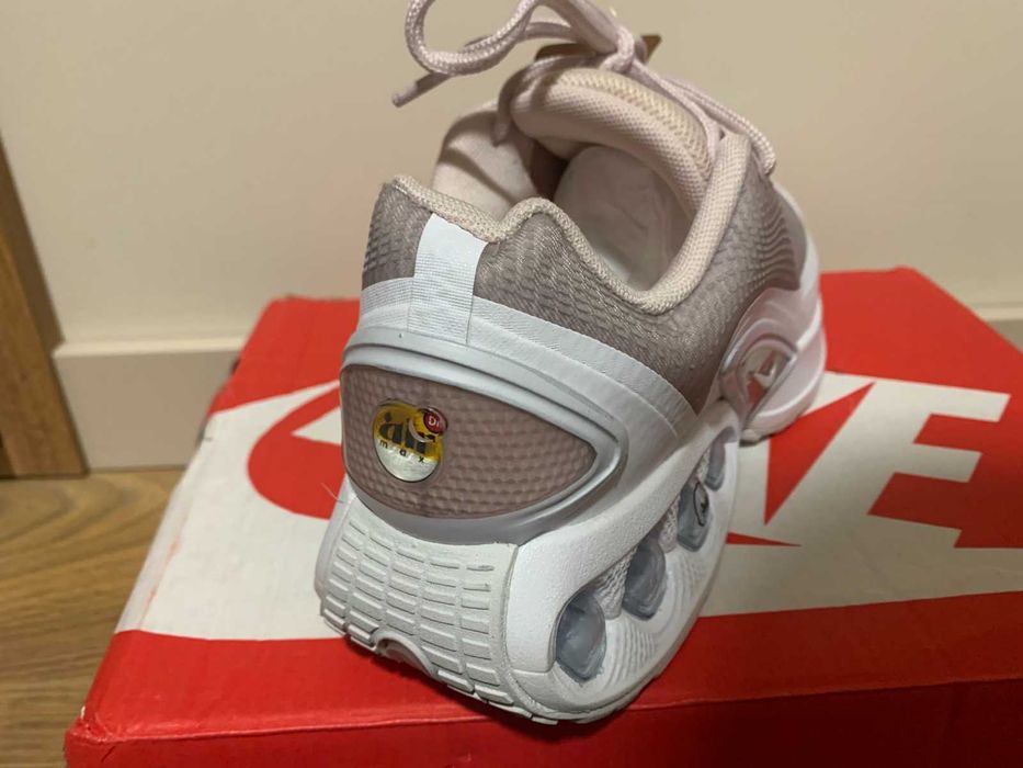 Оригинални  дамски маратонки Nike Air Max DN налични 39 номер