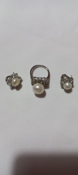 Набор  кольцо-- серьги. Жемчуг.