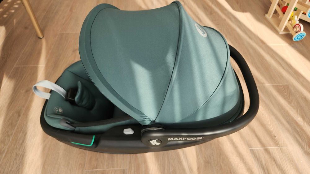 Cтолче за кола Maxi Cosi Coral 360 (базата е продадена)