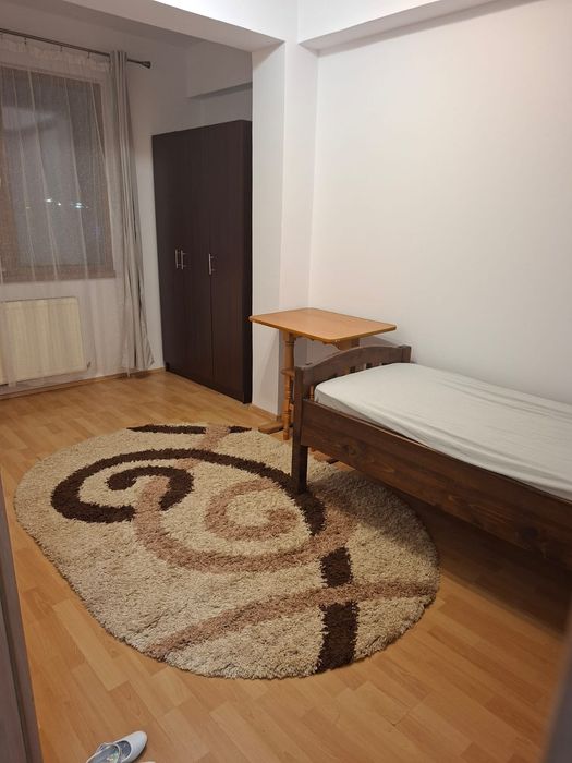 Inchiriez apartament