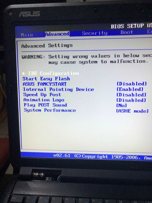 Asus K50C, display 15,6 " LED hd, 1366 x 768 rezolutie