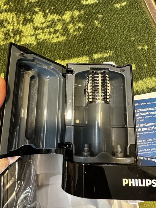 Perie de dinti sonica Philips 5100 cu sterilizator UV
