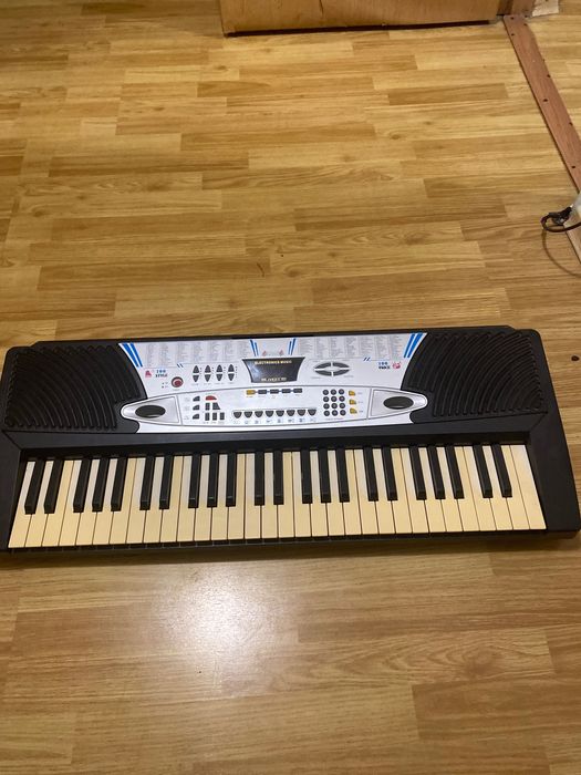 Orgă electronică profesională