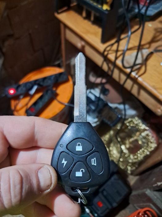 Лотов Комплект Автомобилни Ключове и Дистанционни - Заготовки