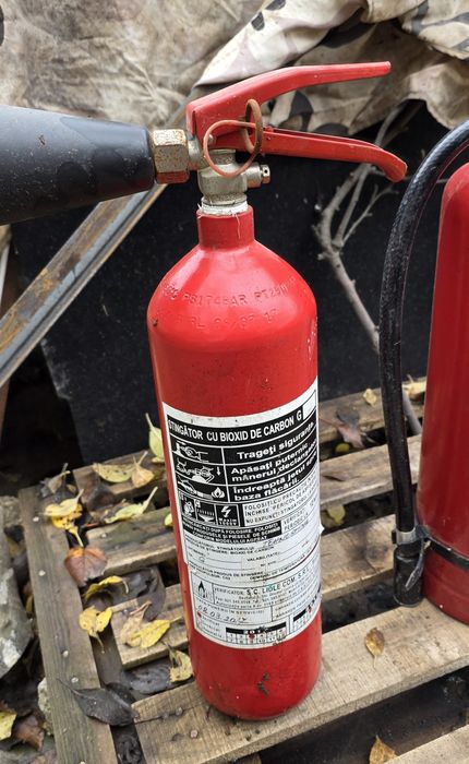 Extinctoare expirate pentru diverse proiecte DIY