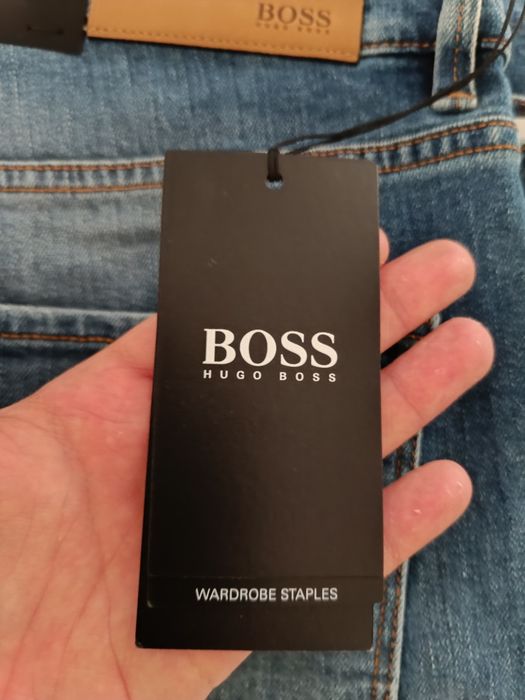 Blugi HUGO BOSS noi cu etichetă