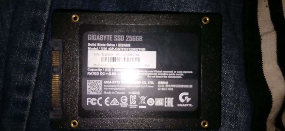 Продаю срочно ssd жесткий диск