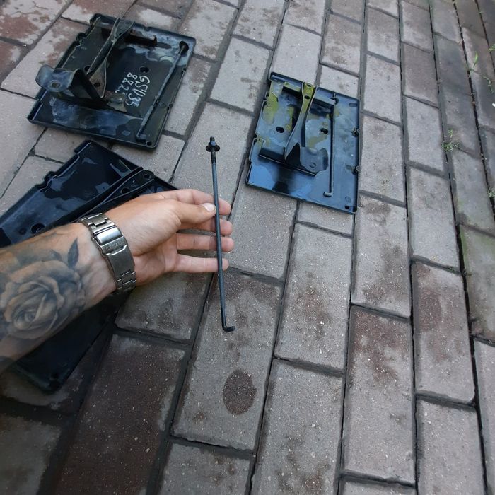 Крепление акамулятора АКБ Lexus RX 330 350