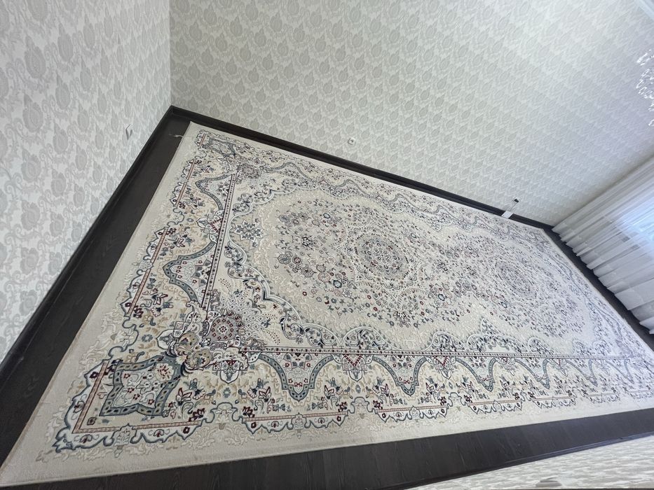 Продам б/у Ковер 3 м * 6 м