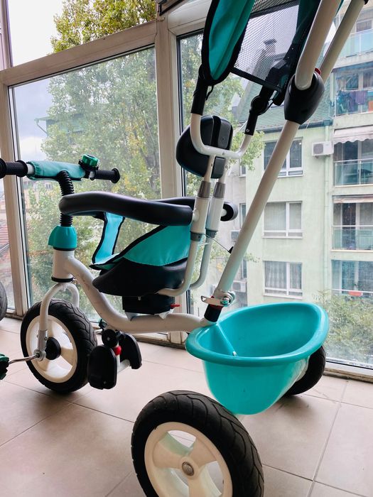 Триколка със сенник