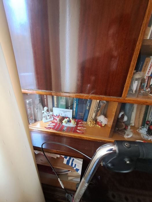 Vând biblioteca cu cărți bune