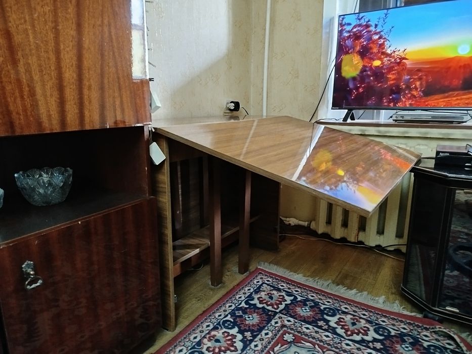 Продается выдвижной стол