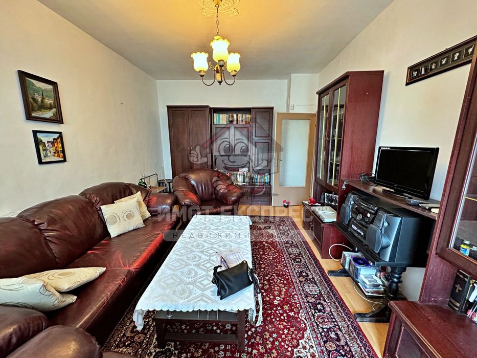 Многостаен апартамент, с изба, до планината, кв.Изток