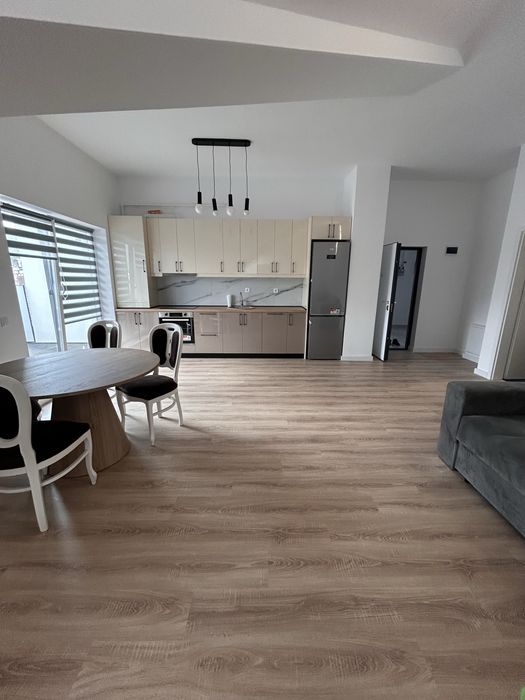 Inchiriez 4 apartamente separat ,impreuna Floredti