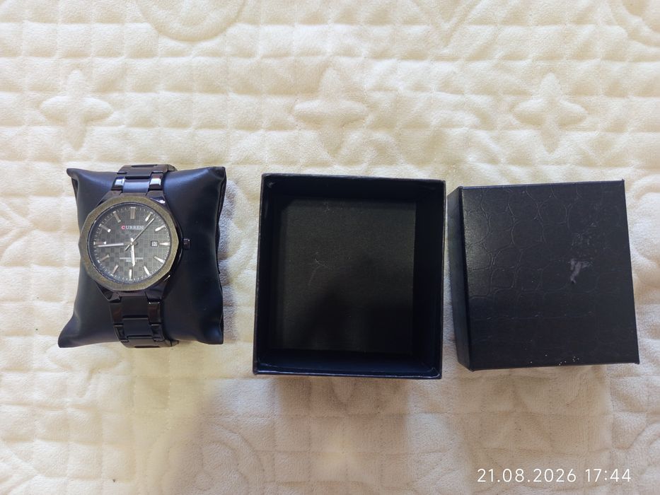 Чёрные часы с коробкой