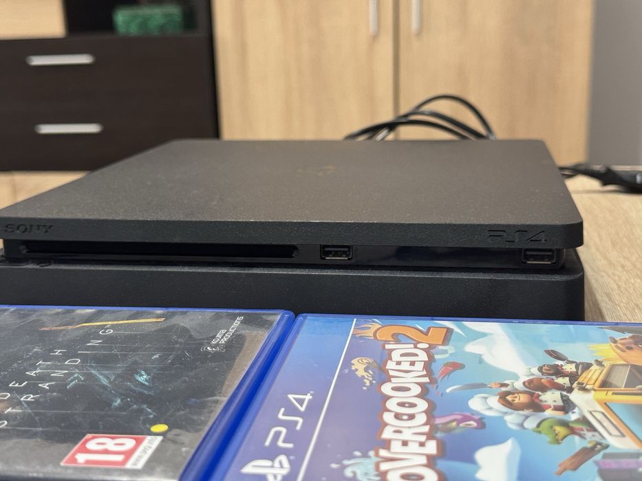 PS4 slim, controller negru, 8 jocuri