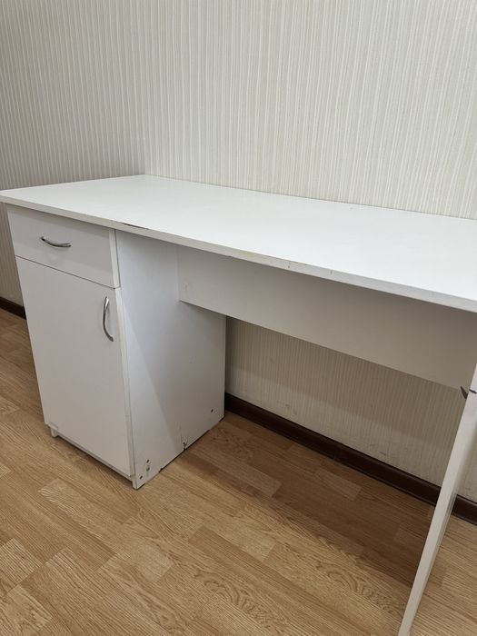 Стол маникюрный, стол письменный