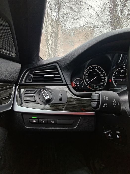 BMW 520d xDrive B47 | ZF 8HP | HUD | HK | Camere 360 | Încălzire auxil