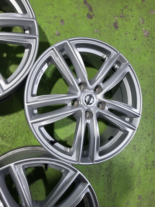 17 5x114.3 Nissan лети джанти 5х114.3