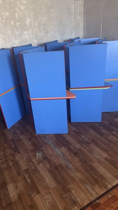 Продам столы детские.