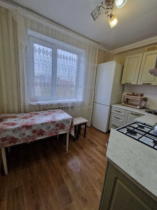 продается 3 ком квартира район Схи