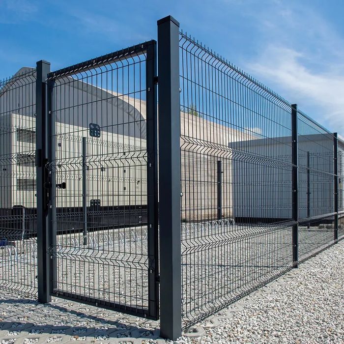 Construim garduri din plasă bordurata la oferta