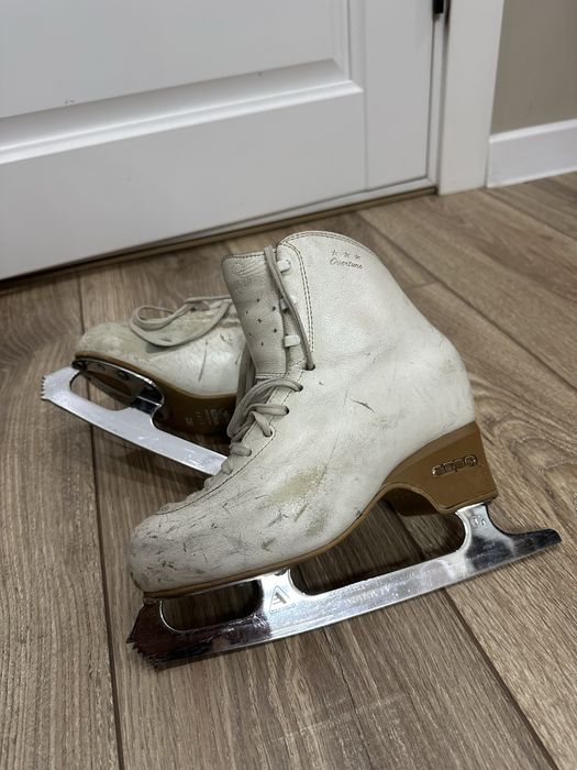 Продам коньки edea