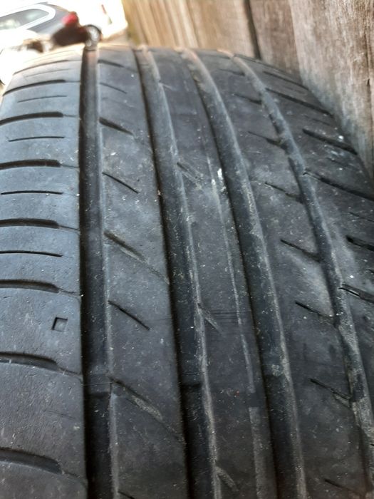 Vând 2 cauciucuri 215/55   R18