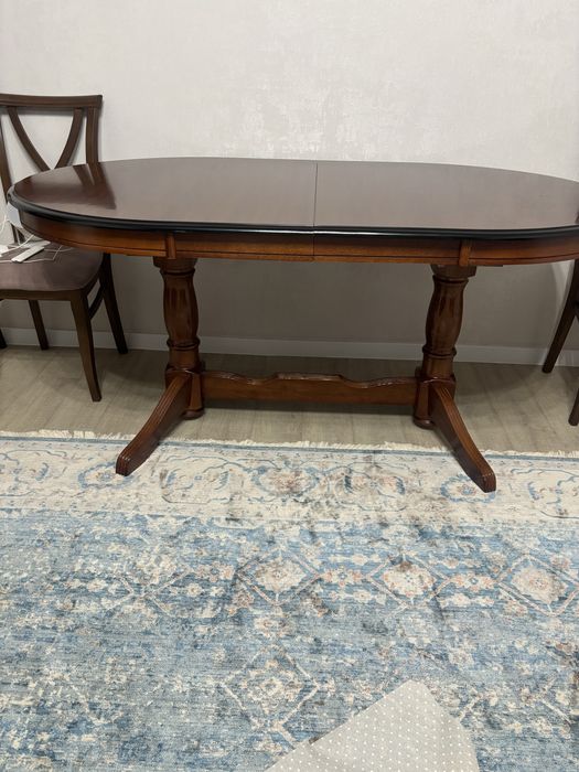 Продаю деревянный стол