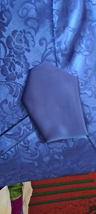 Продам  Муж  костюм  52  размер